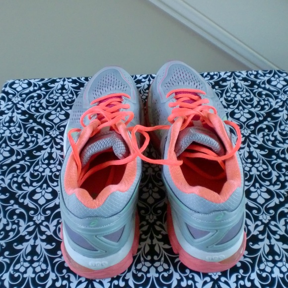 Asics - Picture 2 of 6